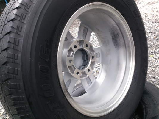 ขายแม็กALL NEW ISUZU D-MAX  6รูขอบ16 พร้อมยางบริสโตร์ 245/70R16 ปี13 ดอกยางสวยๆเท่ากัน 4 เส้น