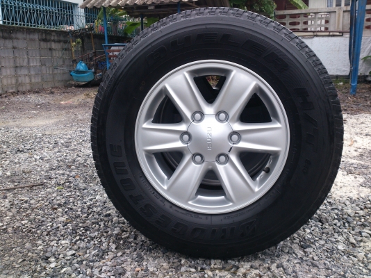ขายแม็กALL NEW ISUZU D-MAX  6รูขอบ16 พร้อมยางบริสโตร์ 245/70R16 ปี13 ดอกยางสวยๆเท่ากัน 4 เส้น