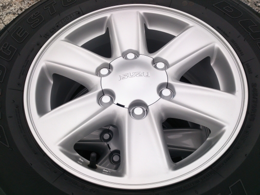 ขายแม็กALL NEW ISUZU D-MAX  6รูขอบ16 พร้อมยางบริสโตร์ 245/70R16 ปี13 ดอกยางสวยๆเท่ากัน 4 เส้น