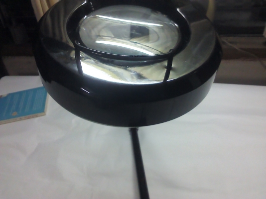 โคมไฟแว่นขยายขาตั้งปรับได้แบบสองท่อนสามข้อต่อช่วยการทำงานที่ต้องการความละเอียดในการมอง