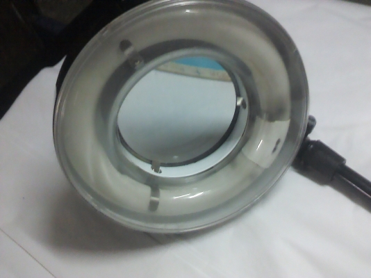 โคมไฟแว่นขยายขาตั้งปรับได้แบบสองท่อนสามข้อต่อช่วยการทำงานที่ต้องการความละเอียดในการมอง