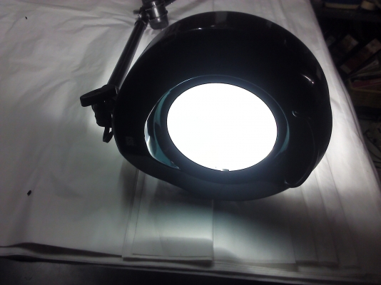 โคมไฟแว่นขยายขาตั้งปรับได้แบบสองท่อนสามข้อต่อช่วยการทำงานที่ต้องการความละเอียดในการมอง