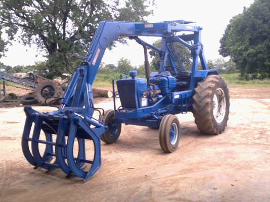 รถไถคีบอ้อย ฟอร์ดรุ่น 6600 สภาพดีใช้งานได้เลย