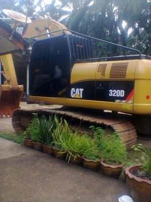 รถแบคโฮ CAT 320 - D  รถทำงาน 2,xxx ซม. ปี 55  สนใจติดต่อ 0816079515