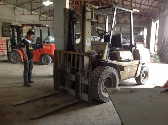 ขายโฟล์คลิฟท์ พร้อมใช้ TOYOTA 3FD40 ราคาเปิดไว้ให้ต่อ ไม่ต้องกังวล ทีมงานเราขายได้ขาย อยากจบกับเจ้าของรถคันนี้เท่าไหร่โทรมาปรึกษาเรา