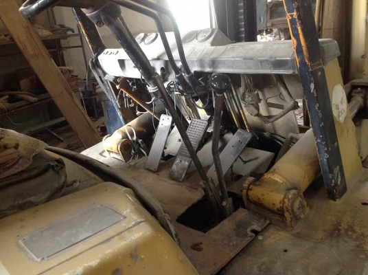 ขายโฟล์คลิฟท์ พร้อมใช้ TOYOTA 3FD40 ราคาเปิดไว้ให้ต่อ ไม่ต้องกังวล ทีมงานเราขายได้ขาย อยากจบกับเจ้าของรถคันนี้เท่าไหร่โทรมาปรึกษาเรา