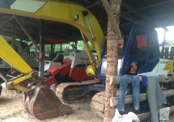 KOBELCO MARK III SK-120 รถบอดี้สวยจัดสวยเต็ม เครื่องเดิมปั๊มเดิมทำงานเร็วไม่โหลด ภายในห้องเก๋งสวยครบ แอร์เย็น บูมอาร์มสวยไม่มีปะไม่มีีดาม ช่วงล่างเอวแน่นดี โรลเลอร์โซ่บูทใบแทรกสภาพดี 70\% พร้อมทำงานได้เลยไม่มีปัญหา เอกสารสัญญาซื้อขาย ราคาต่อรองได้ครับ