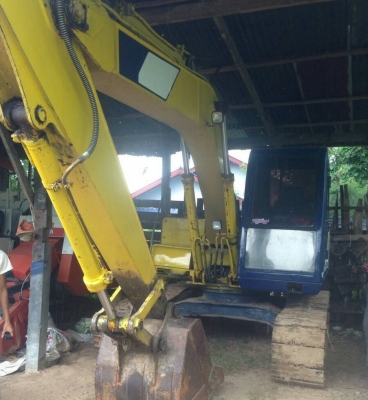 KOBELCO MARK III SK-120 รถบอดี้สวยจัดสวยเต็ม เครื่องเดิมปั๊มเดิมทำงานเร็วไม่โหลด ภายในห้องเก๋งสวยครบ แอร์เย็น บูมอาร์มสวยไม่มีปะไม่มีีดาม ช่วงล่างเอวแน่นดี โรลเลอร์โซ่บูทใบแทรกสภาพดี 70\% พร้อมทำงานได้เลยไม่มีปัญหา เอกสารสัญญาซื้อขาย ราคาต่อรองได้ครับ