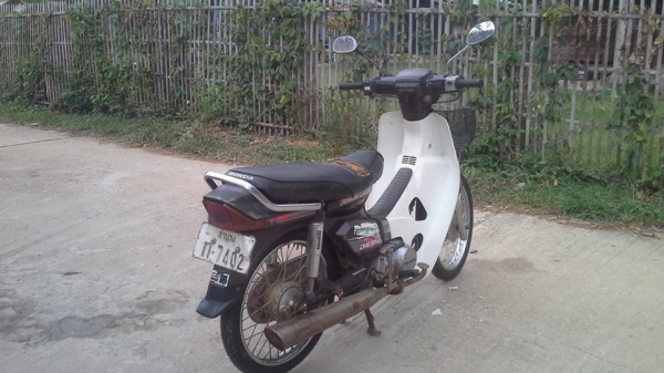 ดรีมคุรุสภา4คันทะเบียนโอน3คันอีกคันทะเบียนพึ่งขาดสีขาว2คัน9500,11000,11500.11800