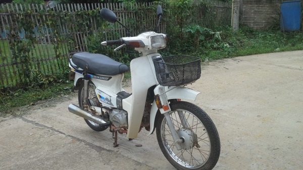 ดรีมคุรุสภา4คันทะเบียนโอน3คันอีกคันทะเบียนพึ่งขาดสีขาว2คัน9500,11000,11500.11800