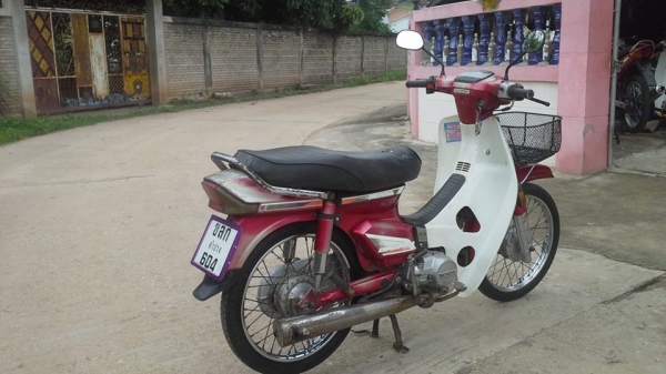 ดรีมคุรุสภา4คันทะเบียนโอน3คันอีกคันทะเบียนพึ่งขาดสีขาว2คัน9500,11000,11500.11800