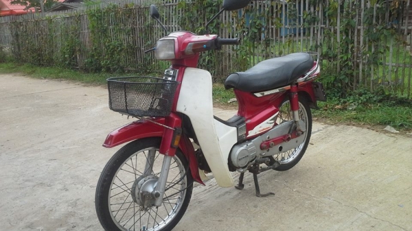 ดรีมคุรุสภา4คันทะเบียนโอน3คันอีกคันทะเบียนพึ่งขาดสีขาว2คัน9500,11000,11500.11800