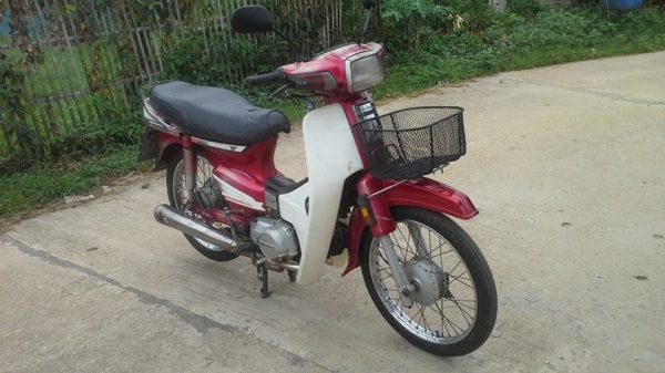 ดรีมคุรุสภา4คันทะเบียนโอน3คันอีกคันทะเบียนพึ่งขาดสีขาว2คัน9500,11000,11500.11800