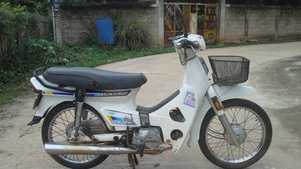 ดรีมคุรุสภา4คันทะเบียนโอน3คันอีกคันทะเบียนพึ่งขาดสีขาว2คัน9500,11000,11500.11800