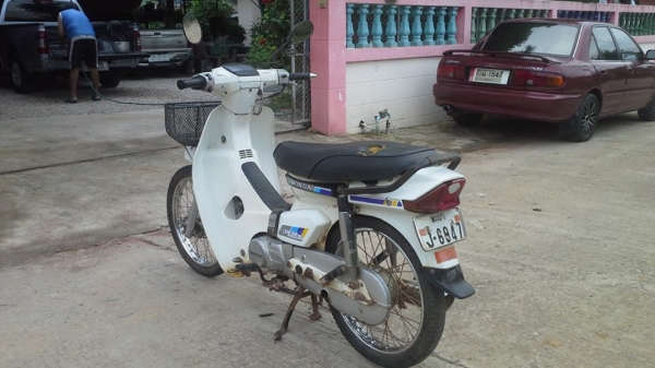 ดรีมคุรุสภา4คันทะเบียนโอน3คันอีกคันทะเบียนพึ่งขาดสีขาว2คัน9500,11000,11500.11800