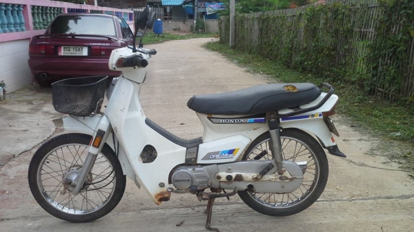 ดรีมคุรุสภา4คันทะเบียนโอน3คันอีกคันทะเบียนพึ่งขาดสีขาว2คัน9500,11000,11500.11800