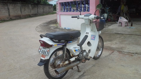 ดรีมคุรุสภา4คันทะเบียนโอน3คันอีกคันทะเบียนพึ่งขาดสีขาว2คัน9500,11000,11500.11800