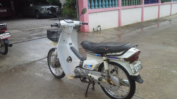 ดรีมคุรุสภา4คันทะเบียนโอน3คันอีกคันทะเบียนพึ่งขาดสีขาว2คัน9500,11000,11500.11800