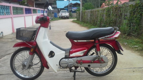 ดรีมคุรุสภา4คันทะเบียนโอน3คันอีกคันทะเบียนพึ่งขาดสีขาว2คัน9500,11000,11500.11800