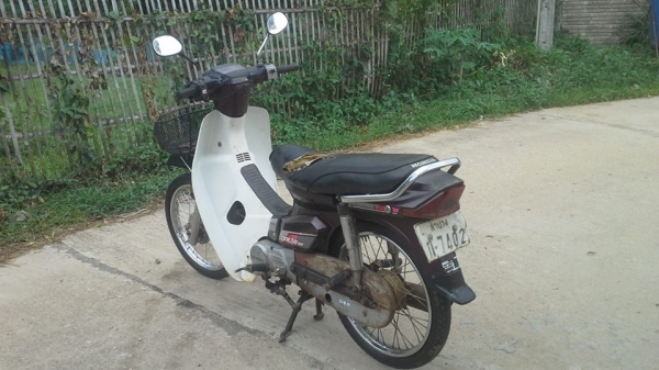 ดรีมคุรุสภา4คันทะเบียนโอน3คันอีกคันทะเบียนพึ่งขาดสีขาว2คัน9500,11000,11500.11800