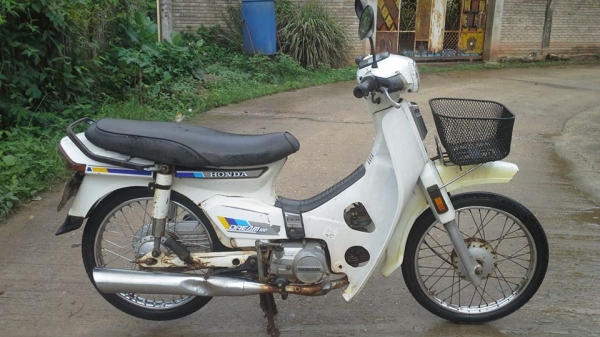 ดรีมคุรุสภา4คันทะเบียนโอน3คันอีกคันทะเบียนพึ่งขาดสีขาว2คัน9500,11000,11500.11800