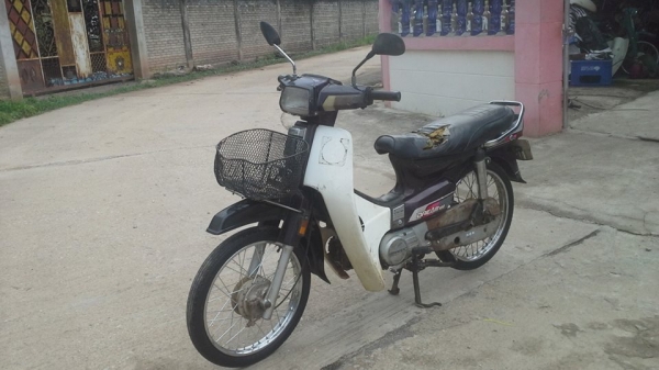 ดรีมคุรุสภา4คันทะเบียนโอน3คันอีกคันทะเบียนพึ่งขาดสีขาว2คัน9500,11000,11500.11800