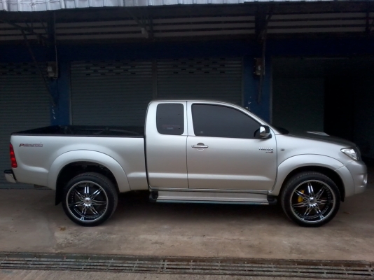 ล้อแม๊ก  22   6 รู  สภาพสวย  90  เปอร์เซ็นพร้อมยาง  ด่วน 38000  พร้อมส่ง 0817566460---0860017862