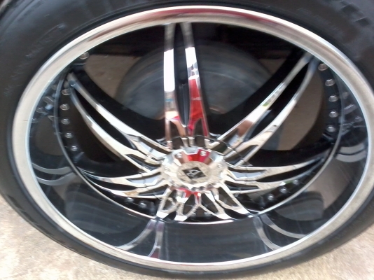 ล้อแม๊ก  22   6 รู  สภาพสวย  90  เปอร์เซ็นพร้อมยาง  ด่วน 38000  พร้อมส่ง 0817566460---0860017862