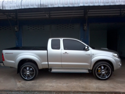 ล้อแม๊ก  22   6 รู  สภาพสวย  90  เปอร์เซ็นพร้อมยาง  ด่วน 38000  พร้อมส่ง 0817566460---0860017862