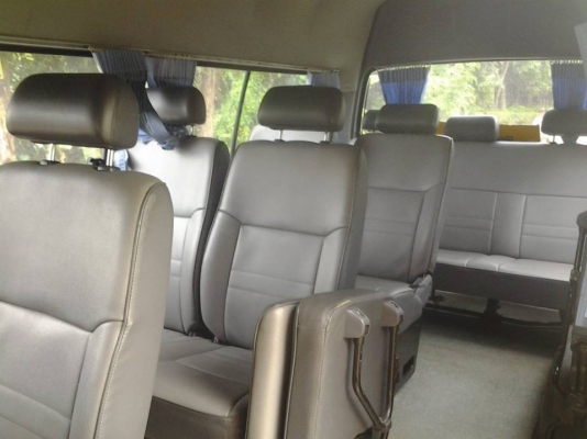 ขายรถตู้หลังคาสูง ปี 2002 เครื่อง 5 L เกียร MTพร้อมใช้งาน ทะเบียนพร้อมโอนครับ ราคา 430,000 บาท