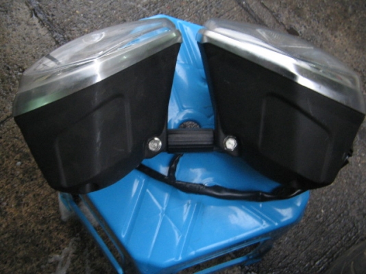 ขาย ไฟหน้า ไทรอัมพ์ รุ่น สปีด ทริปเปิ้ล ปี2011 ราคา 4,500