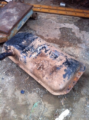 ขายถังน้ำมันToyotaม้ากระโดด LN40 ราคา 1000 บาท