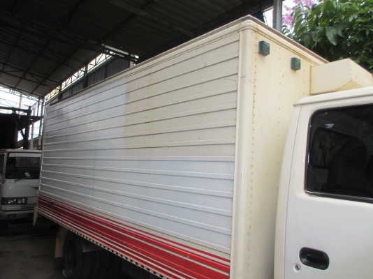 ขายตู้แห้งติดรถ NPR ช่วงยาว5เมตร สภาพสวย ใช้ขนของโดยเฉพาะตู้เป็นพื้นได้อย่างดี มีไฟในตู้