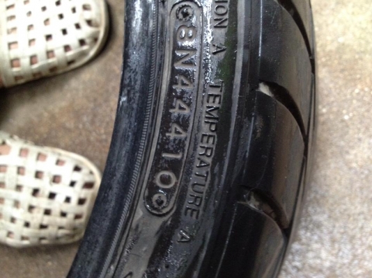 ขายยางNitto nt555 215-35-18 ปี10 ดอก95\% หายากมี1คู่