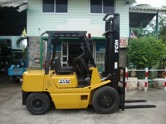 ขายรถโฟล์คลิฟท์  T.C.M.  FD30-Z7  ( รถสภาพดี  พร้อมใช้  ราคาถูก รับประกันเครื่อง)  ยกน้ำหนักได้  3,000  กก.  เครื่องยนต์ดีเซล  เสาสูง  4  เมตร  เกียร์ธรรมดา  ยางตัน 4 ล้อ  อย่าช้า !!!  รีบตัดสินใจด่วน!!!!!!!!!!!!!!!!!