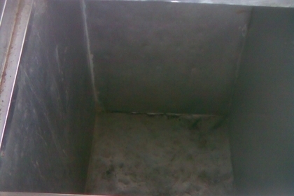 ถังสแตนเลสถังสแตนเลสครับไว้ใส่น้ำแข็ง  เนื้อครับ  ขนาดประมาณ 1*1  เมตรครับ  สแตนเลสรุ่นเก่าครับหนานึบครับราคานี้คุ้มครับ