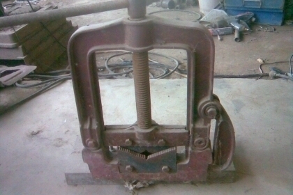 ตัวจับท่อขนาด 5-6 นิ้วตัวใหญ่สภาพพร้อมใช้งานครับเดิมๆครับขนาดประมาณ 5-6  นิ้วครับสวยๆครับราคานี้คุ้มครับใช้ยาวครับไม่ต้องเบิกใหม่ครับ