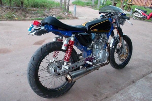 ขาย คาเฟ่เครื่องLifan200 อินวอย หล่อๆ ของแต่งเต็มเครื่องฟิตแรงๆ สตาร์ทมือ ขาย คาเฟ่เครื่องLifan200 อินวอย หล่อๆ ของแต่งเต็มเครื่องฟิตแรงๆ สตาร์ทมือ