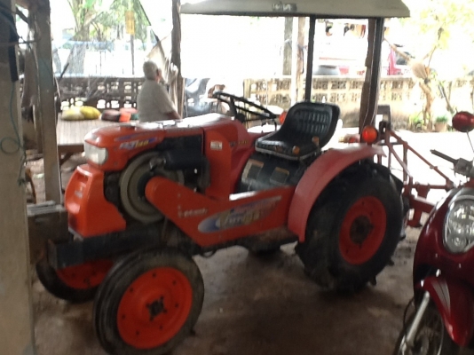 ขายด่วนรถไถนาหนั้งขับ 14แรงอุปกรณ์3ชิ้นสภาพสวยพร้อมใช้งาน ไม่ต้องหมุนสตาทมือสบายครับ