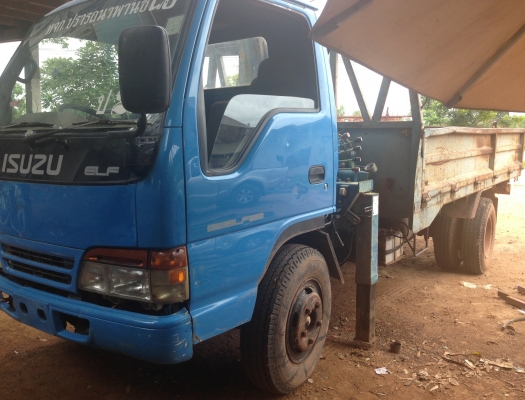 ISUZU KS 100 HP รถบรรทุกหกล้อติดเครน UNIC 2.5 ตัน 3 ปลอกยืด  สภาพดีพร้อมใช้งานได้เลย เกียร์ร็อก เฟืองท้ายใหญ่ติด F แล้ว กระบะเหล็กคาร์โก้ความยาว 4.30 เมตร เครื่องแน่นแรงดี หัวเก๋ง NKR ตาหวานลงเล่มครบถูกต้อง ภายในคอนโซลสวยครบพร้อม เกียร์สั้น ช่วงล่างคัชซีไ