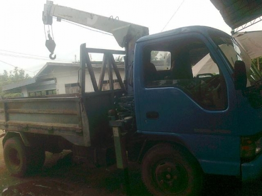 ISUZU KS 100 HP รถบรรทุกหกล้อติดเครน UNIC 2.5 ตัน 3 ปลอกยืด  สภาพดีพร้อมใช้งานได้เลย เกียร์ร็อก เฟืองท้ายใหญ่ติด F แล้ว กระบะเหล็กคาร์โก้ความยาว 4.30 เมตร เครื่องแน่นแรงดี หัวเก๋ง NKR ตาหวานลงเล่มครบถูกต้อง ภายในคอนโซลสวยครบพร้อม เกียร์สั้น ช่วงล่างคัชซีไ