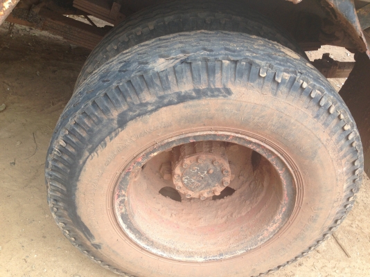 ISUZU KS 100 HP รถบรรทุกหกล้อติดเครน UNIC 2.5 ตัน 3 ปลอกยืด  สภาพดีพร้อมใช้งานได้เลย เกียร์ร็อก เฟืองท้ายใหญ่ติด F แล้ว กระบะเหล็กคาร์โก้ความยาว 4.30 เมตร เครื่องแน่นแรงดี หัวเก๋ง NKR ตาหวานลงเล่มครบถูกต้อง ภายในคอนโซลสวยครบพร้อม เกียร์สั้น ช่วงล่างคัชซีไ