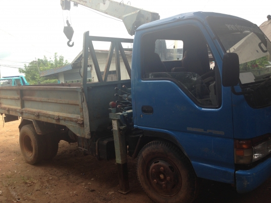 ISUZU KS 100 HP รถบรรทุกหกล้อติดเครน UNIC 2.5 ตัน 3 ปลอกยืด  สภาพดีพร้อมใช้งานได้เลย เกียร์ร็อก เฟืองท้ายใหญ่ติด F แล้ว กระบะเหล็กคาร์โก้ความยาว 4.30 เมตร เครื่องแน่นแรงดี หัวเก๋ง NKR ตาหวานลงเล่มครบถูกต้อง ภายในคอนโซลสวยครบพร้อม เกียร์สั้น ช่วงล่างคัชซีไ