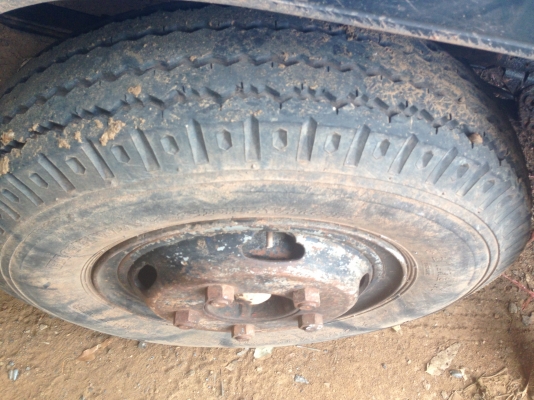 ISUZU KS 100 HP รถบรรทุกหกล้อติดเครน UNIC 2.5 ตัน 3 ปลอกยืด  สภาพดีพร้อมใช้งานได้เลย เกียร์ร็อก เฟืองท้ายใหญ่ติด F แล้ว กระบะเหล็กคาร์โก้ความยาว 4.30 เมตร เครื่องแน่นแรงดี หัวเก๋ง NKR ตาหวานลงเล่มครบถูกต้อง ภายในคอนโซลสวยครบพร้อม เกียร์สั้น ช่วงล่างคัชซีไ