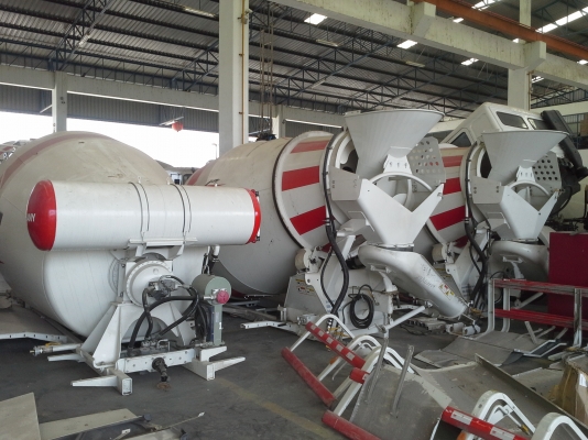 รถโม่ SANY   325 แรงม้า  ขนาดโม่ 7 คิว