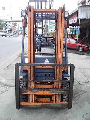 ขายรถยกโตโยต้า 1.5 ตัน รุ่น5 เครื่องเบนซิน  กระบอกคู่ ยางตันใหม่ เสาสูง 3 เมตร  พวงมาลัยเพาเว่อร์  สีเดิมจากนอก นำเข้าจากญี่ปุ่น ใช้งานได้ทันที