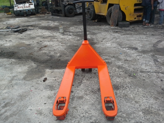 ขายแฮนด์พาเลทยี่ห้อBT น้ำหนัก2.5ตัน ทำสีใหม่