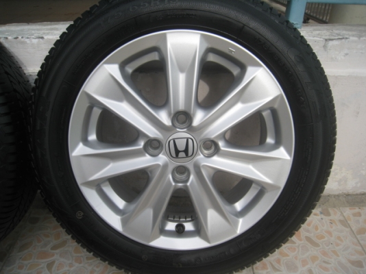 ขายล้อแม็ก Honda jazz ป้ายแดง 15"x5.5" et45 4รู100 + ยาง Goodyear gt3 175/65r15 ปี 1113  สนใจติดต่อ เล็กคลองสาม (081-3747940)