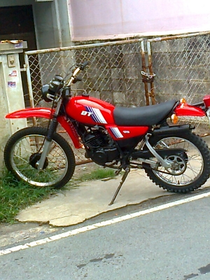 ขาย DT  125 MONO อาร์มเหลี่ยม สีแดงเจ้าของขายเอง