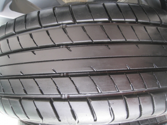 ขายล้อแม็ก Mazda 2 15"x6" et45 4รู100 +ยางปี4512 ล้อแม็กมีรอยอยู่ 2วงตามรูปครับ  สนใจติดต่อเล็กคลองสามครับ (081-3747940)